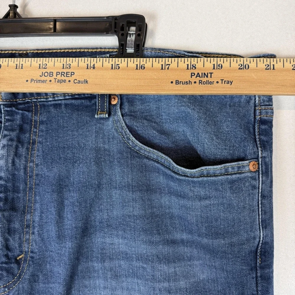 Levi's 502 Jeans Mens 42x32 Blue Medium Wash Regular Tapered Leg Stretch Denim